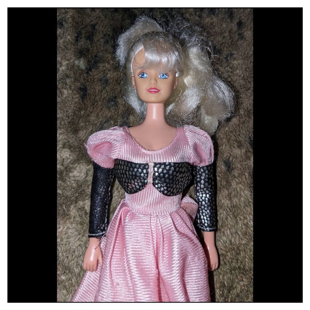 Vintage 1997 Giochi Preziosi Tanya Walking Fasion Doll Model 15A/97